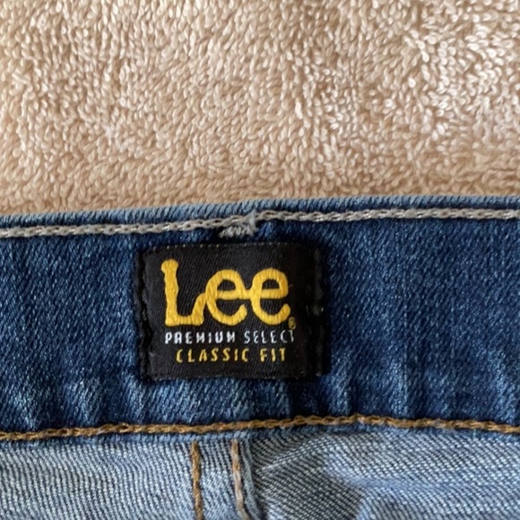 Lee Relaxed Blue Jeans with Classic Indigo Wash - Picture 8 of 9